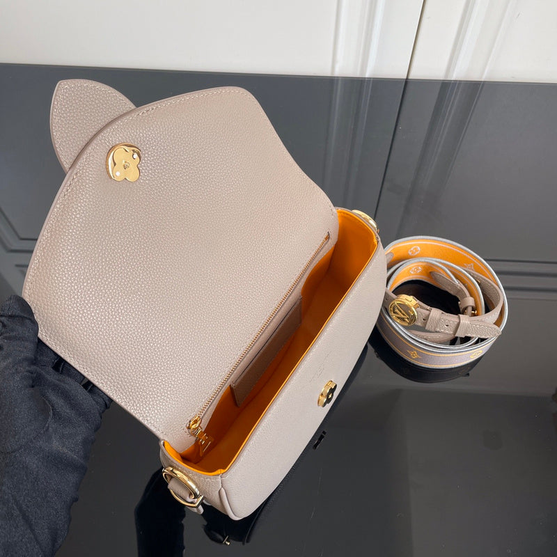 LOV - Luxurious Totes - 2102