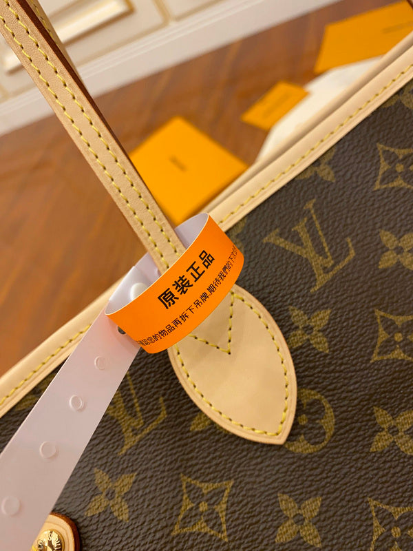 LOV - Luxurious Totes - 932