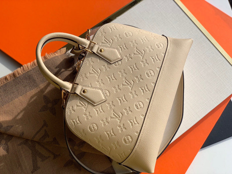 Luxurious Totes - Latest - 1940