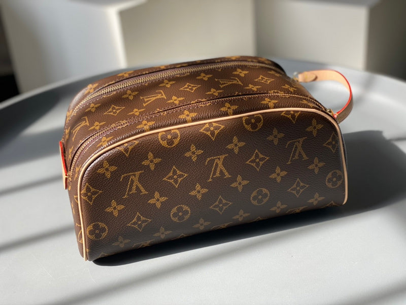 LOV - Luxurious Totes - 2030