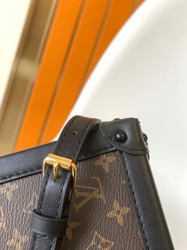 LOV - Luxurious Totes - 2009