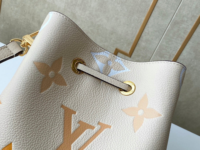 LOV - Luxurious Totes - 2395
