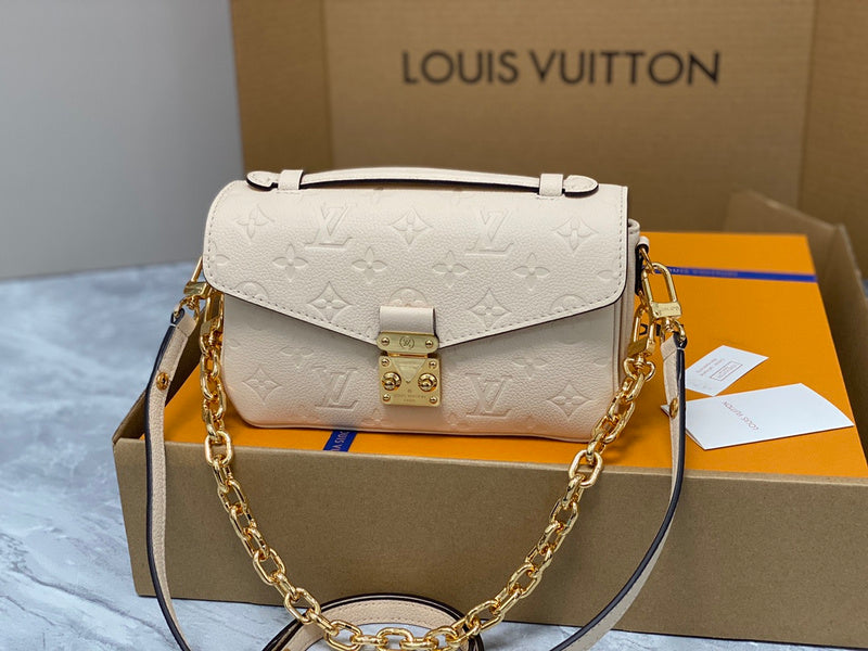 LOV - Luxurious Totes - 041