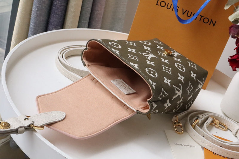 LOV - Luxurious Totes - 1680