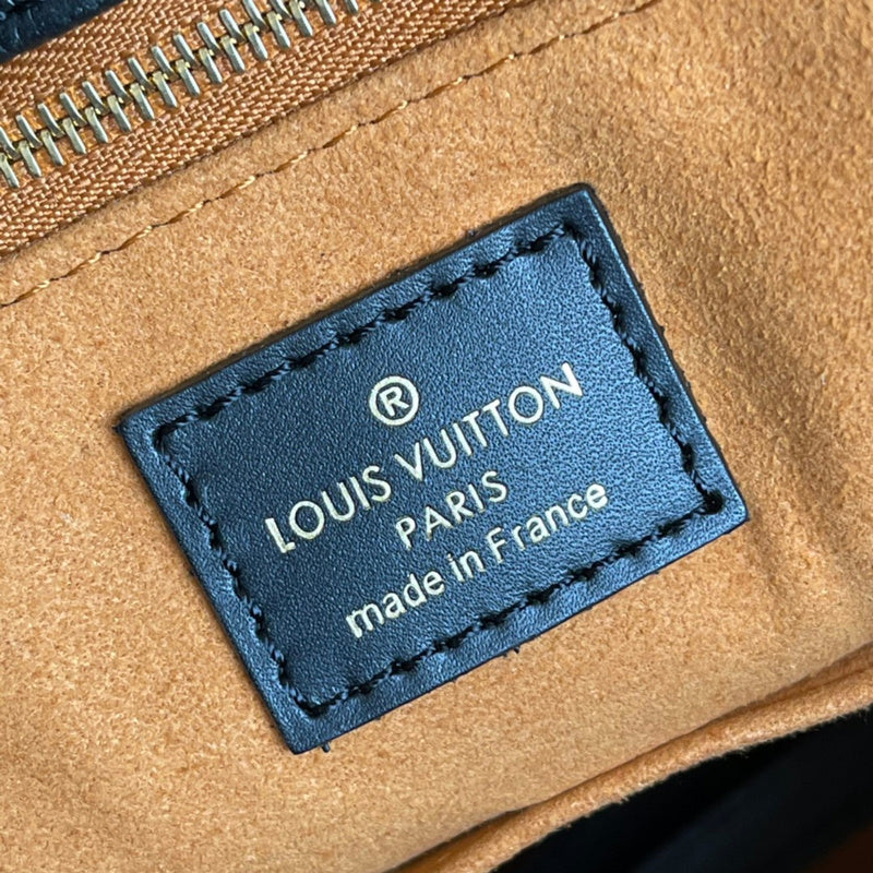 LOV - Luxurious Totes - 2017