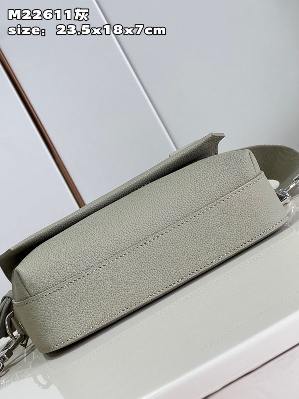 LOV - Luxurious Totes - 152