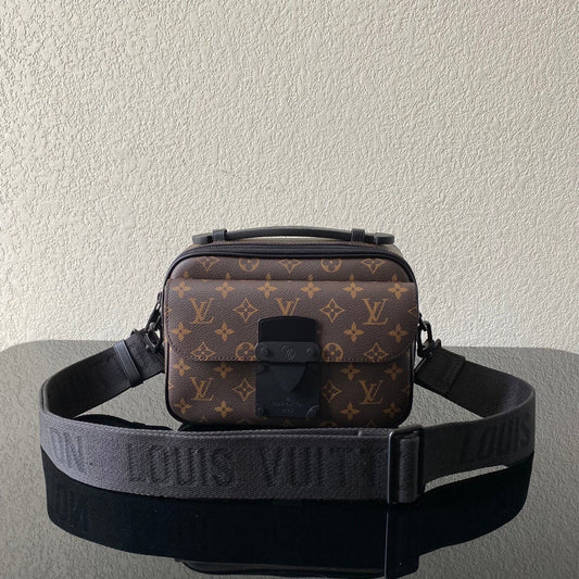 LOV - Luxurious Totes - 2232