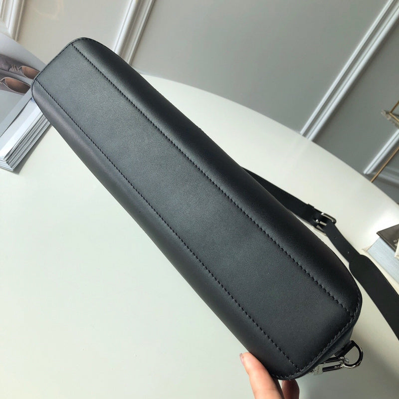 Luxurious Totes - Latest - 9780