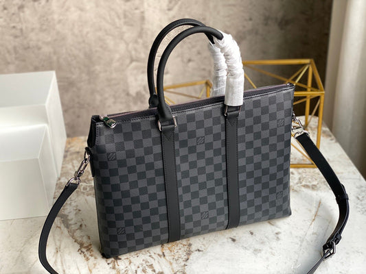 LOV - Luxurious Totes - 2032