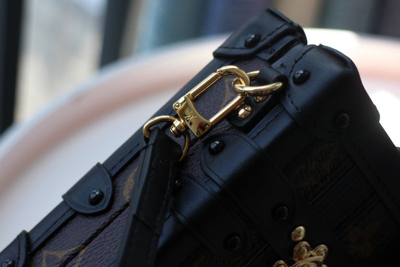 LOV - Luxurious Totes - 2514