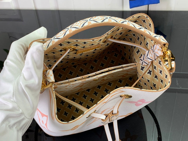 LOV - Luxurious Totes - 095