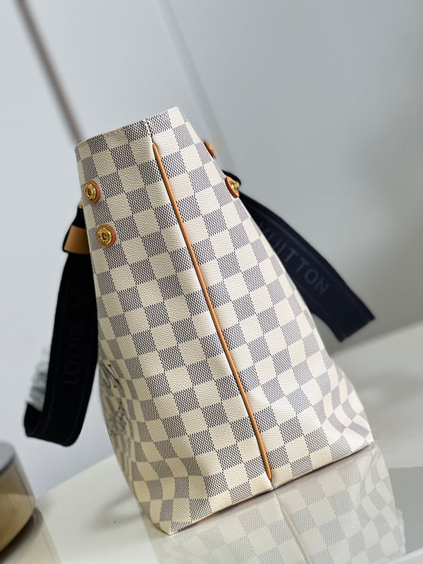 LOV - Luxurious Totes - 2205