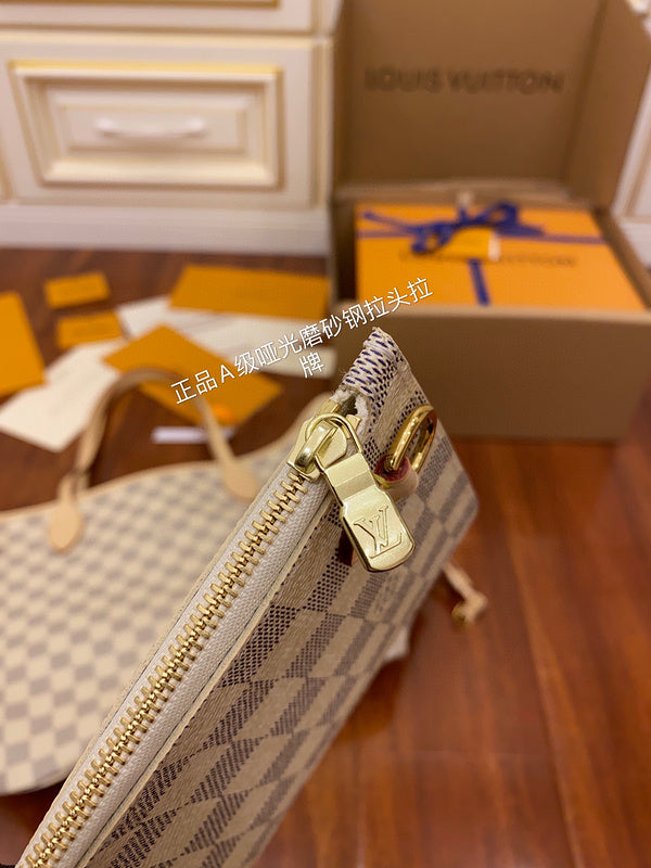 LOV - Luxurious Totes - 2523
