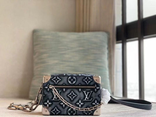 LOV - Luxurious Totes - 779