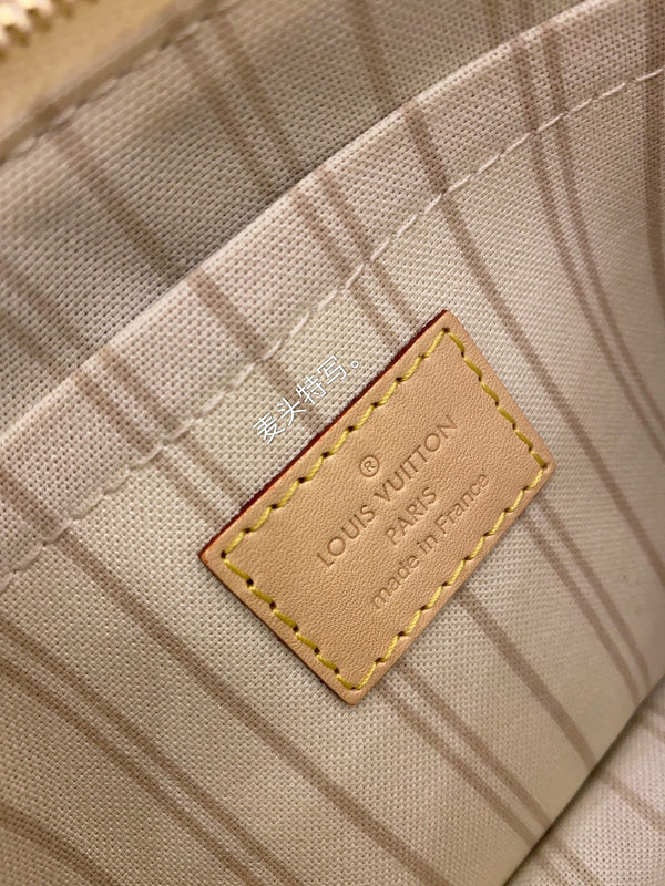 LOV - Luxurious Totes - 402