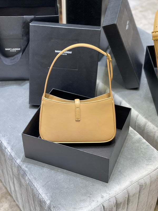 Luxurious Totes - Latest - 8347