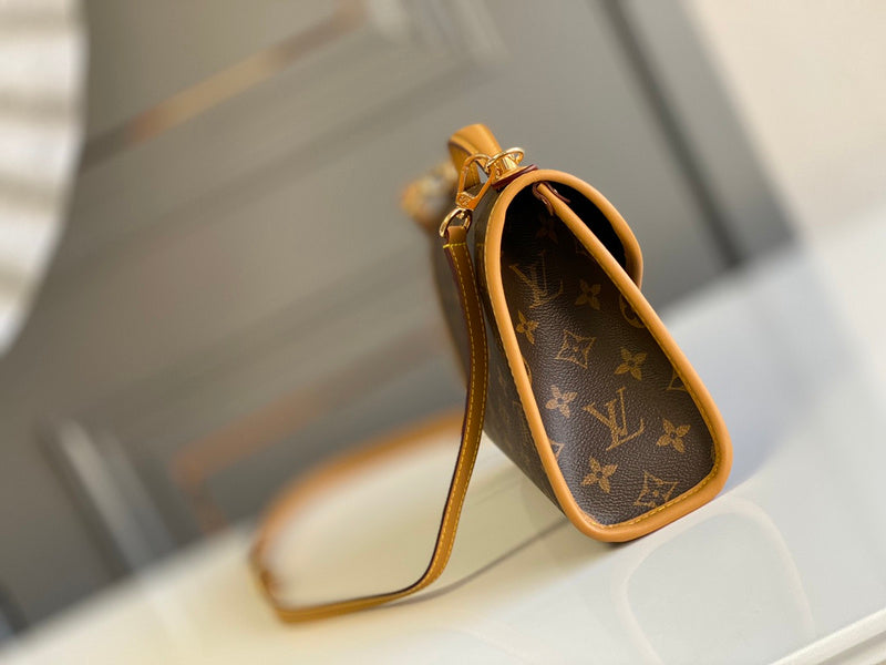 LOV - Luxurious Totes - 1861