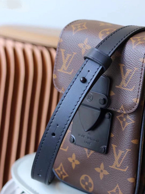 LOV - Luxurious Totes - 805