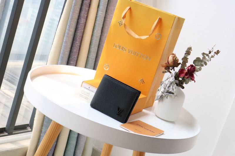 LOV - Luxurious Totes - 2454