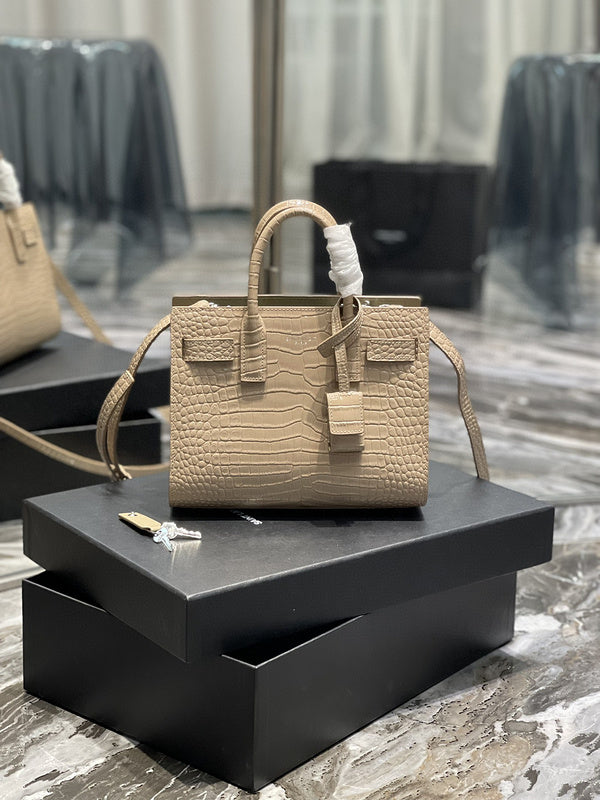 Luxurious Totes - Latest - 8730