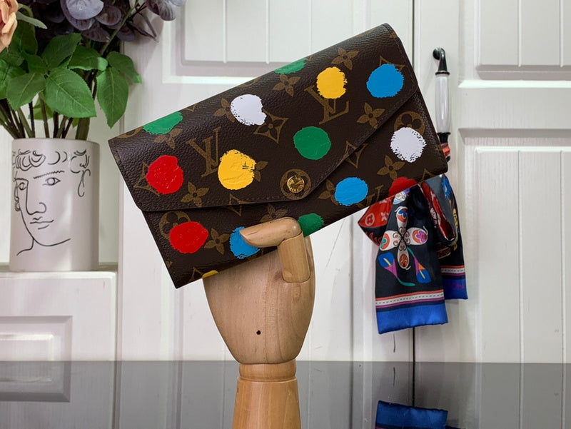 LOV - Luxurious Totes - 651