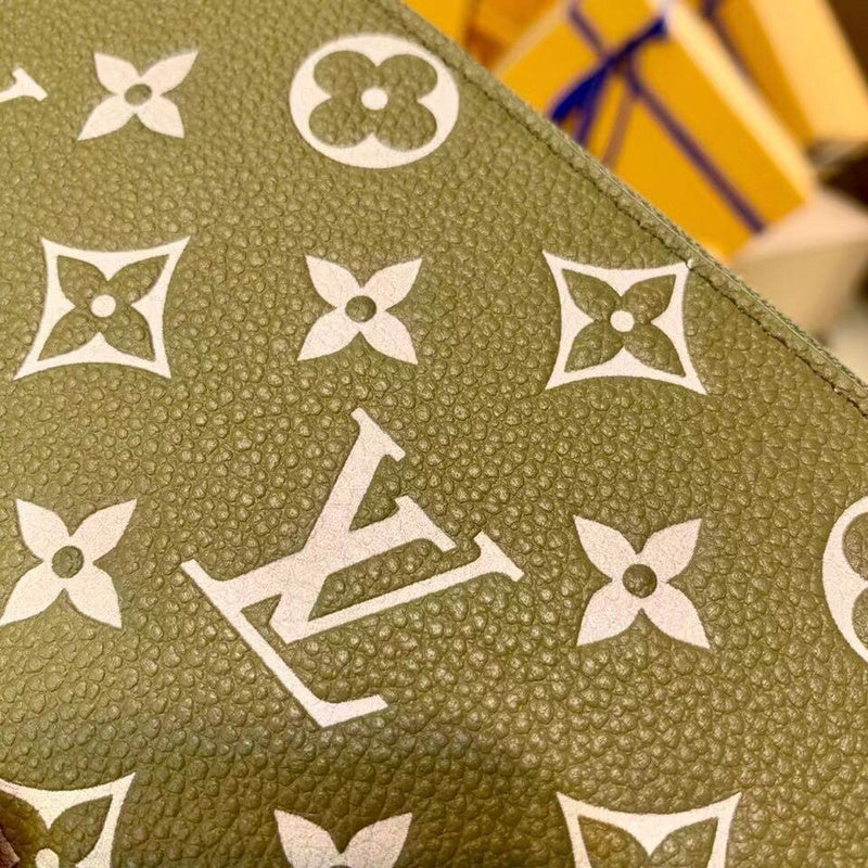 LOV - Luxurious Totes - 1545
