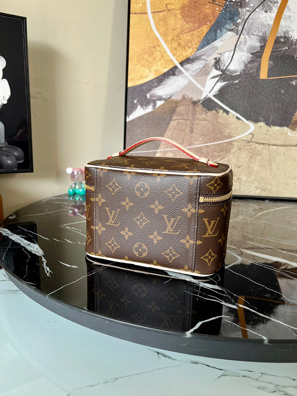 LOV - Luxurious Totes - 587