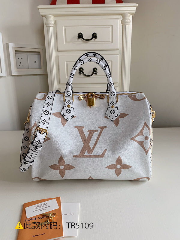 Luxurious Totes - Latest - 9711