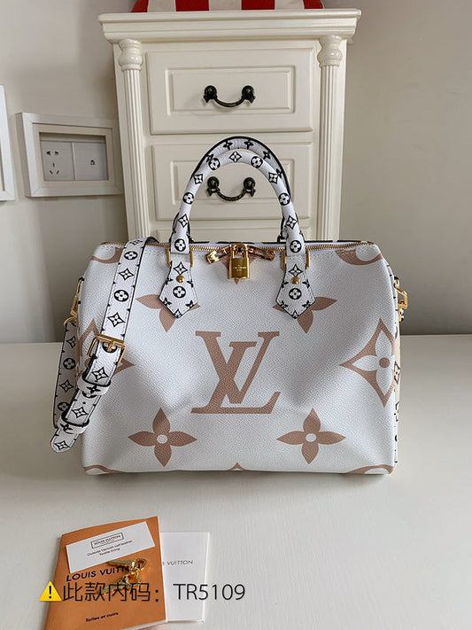 Luxurious Totes - Latest - 9711