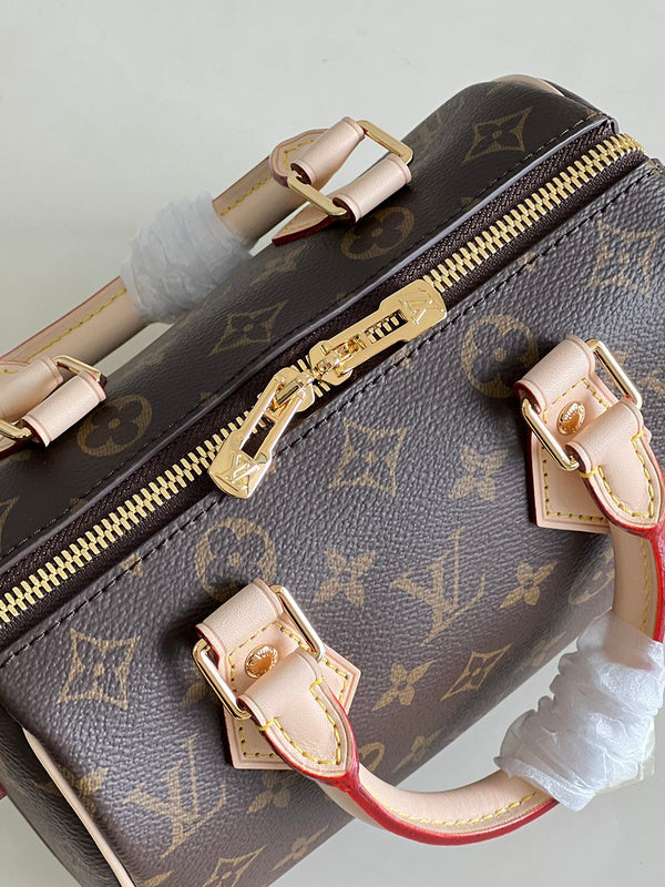 LOV - Luxurious Totes - 2204