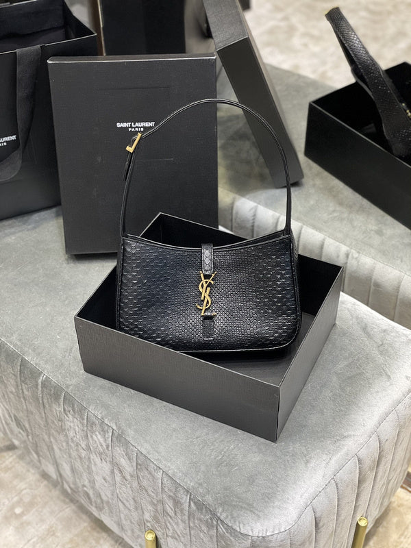 Luxurious Totes - Latest - 8832