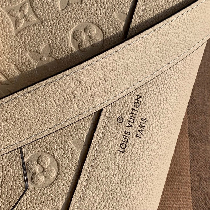 Luxurious Totes - Latest - 1940