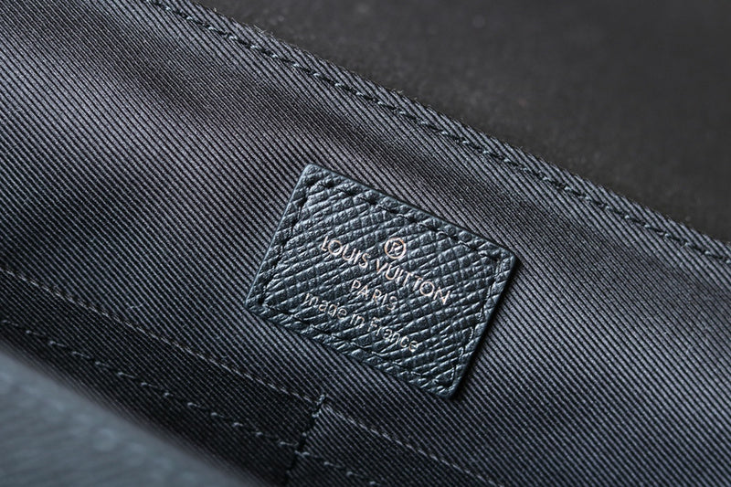 LOV - Luxurious Totes - 2047