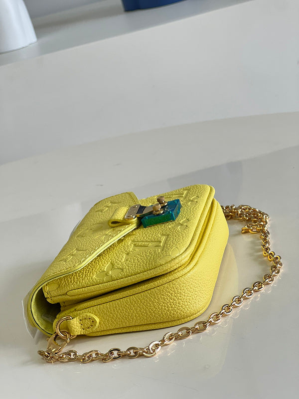 LOV - Luxurious Totes - 1699