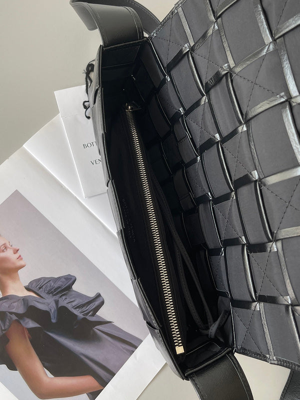 Luxurious Totes - Latest - 7000