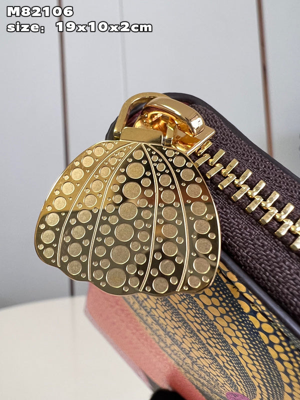 LOV - Luxurious Totes - 208