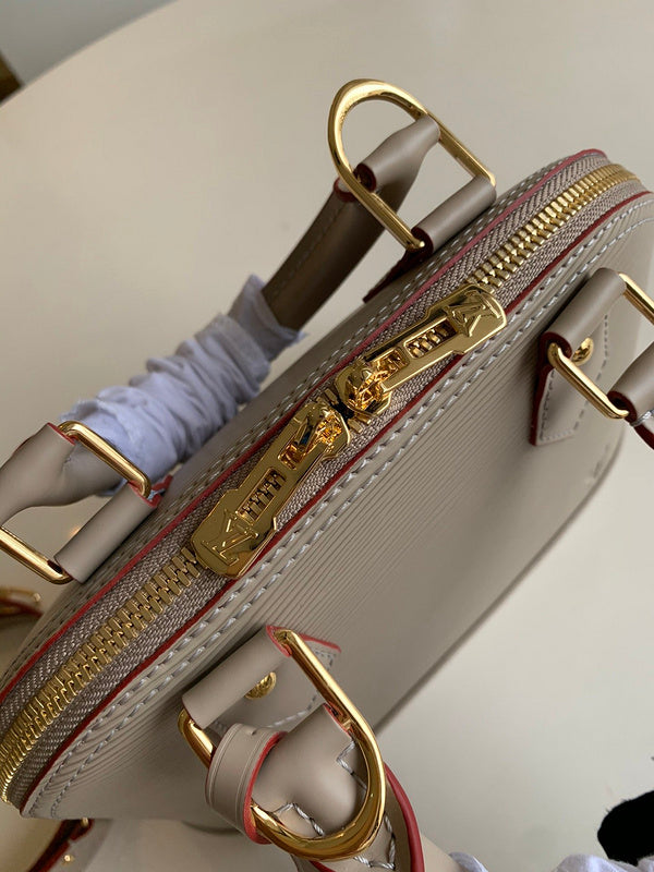 LOV - Luxurious Totes - 2588