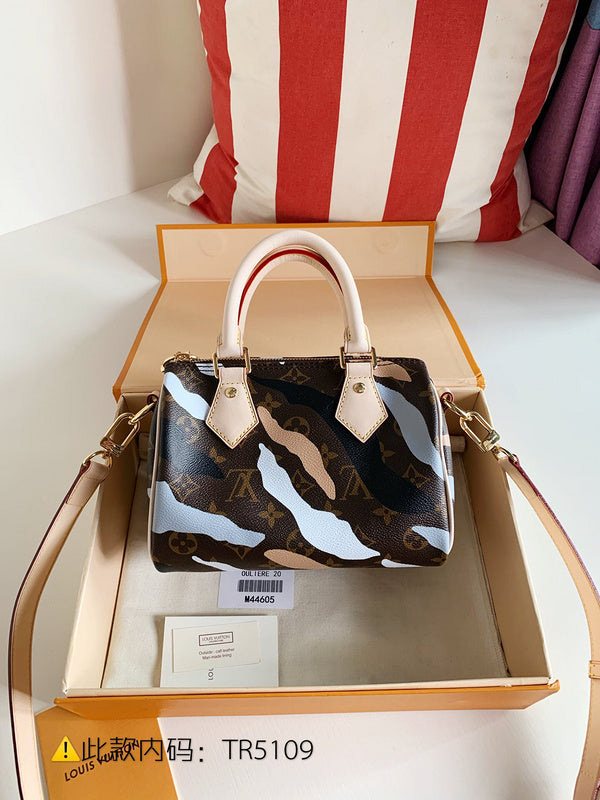 Luxurious Totes - Latest - 9715