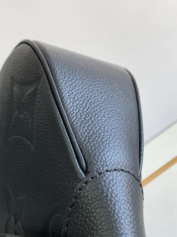 LOV - Luxurious Totes - 1767