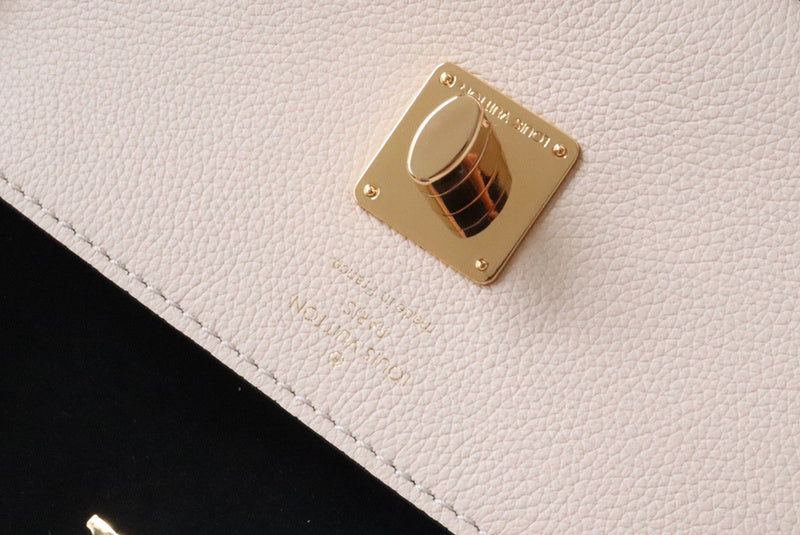 LOV - Luxurious Totes - 1681