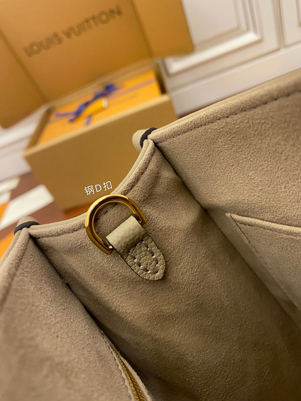 LOV - Luxurious Totes - 1047
