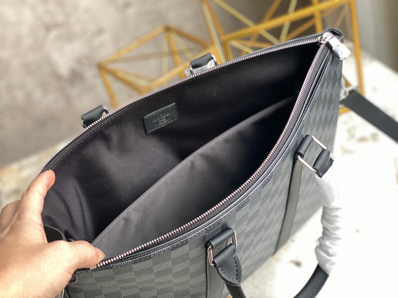 LOV - Luxurious Totes - 2032