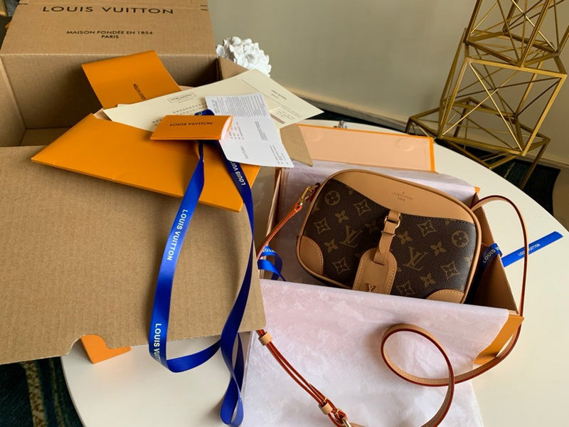 LOV - Luxurious Totes - 2647