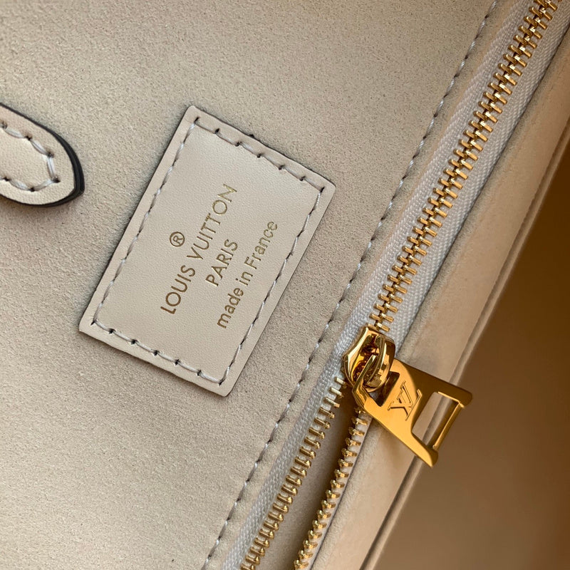 Luxurious Totes - Latest - 1440