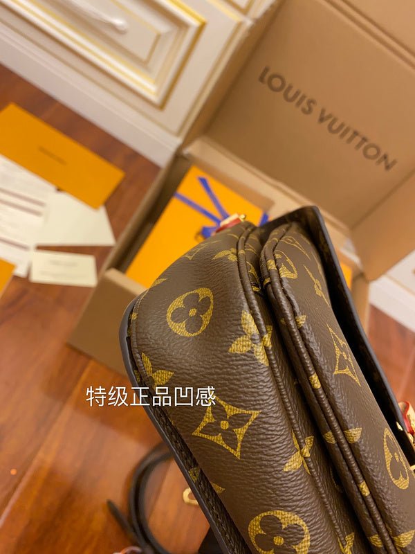 LOV - Luxurious Totes - 1915