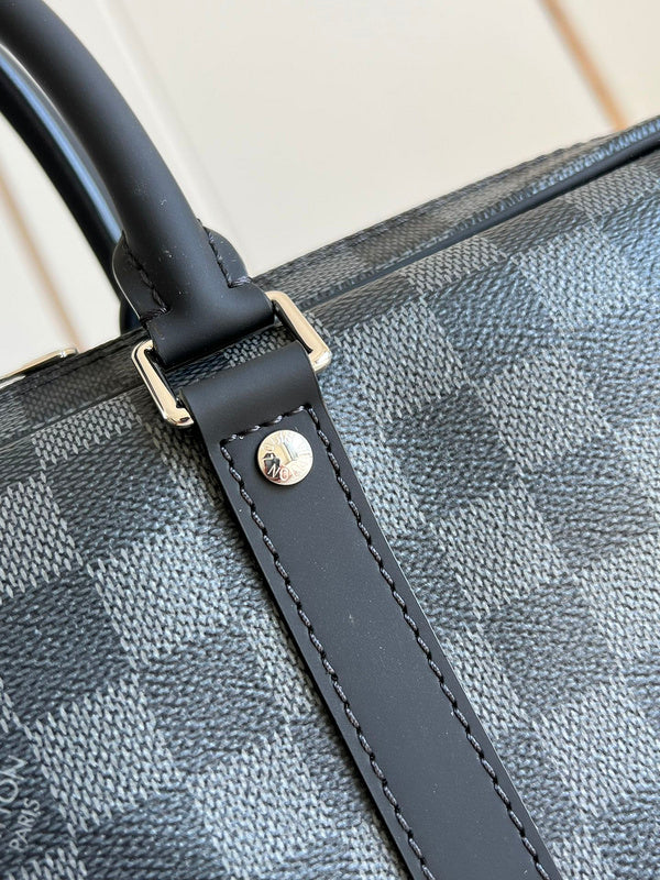 LOV - Luxurious Totes - 2022