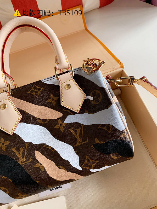 Luxurious Totes - Latest - 9715