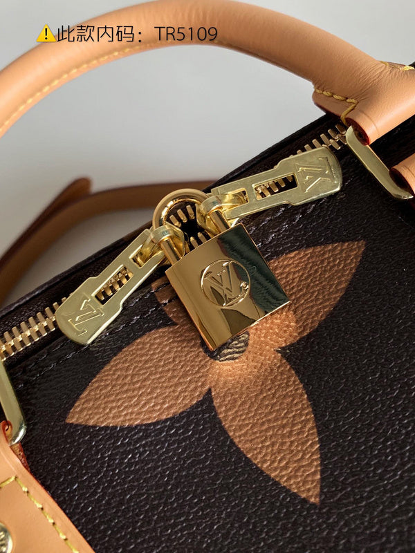 Luxurious Totes - Latest - 9704