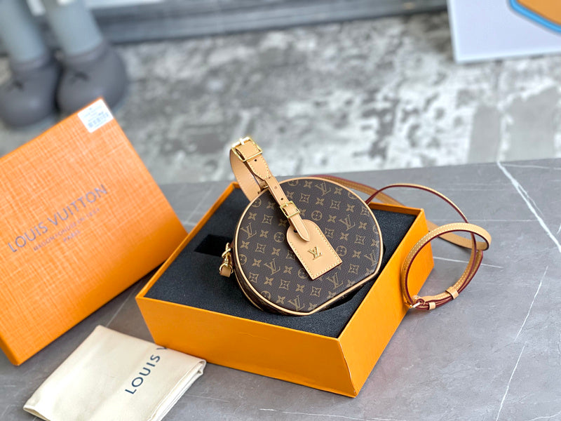 LOV - Luxurious Totes - 2074