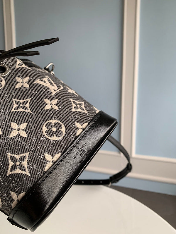 LOV - Luxurious Totes - 957